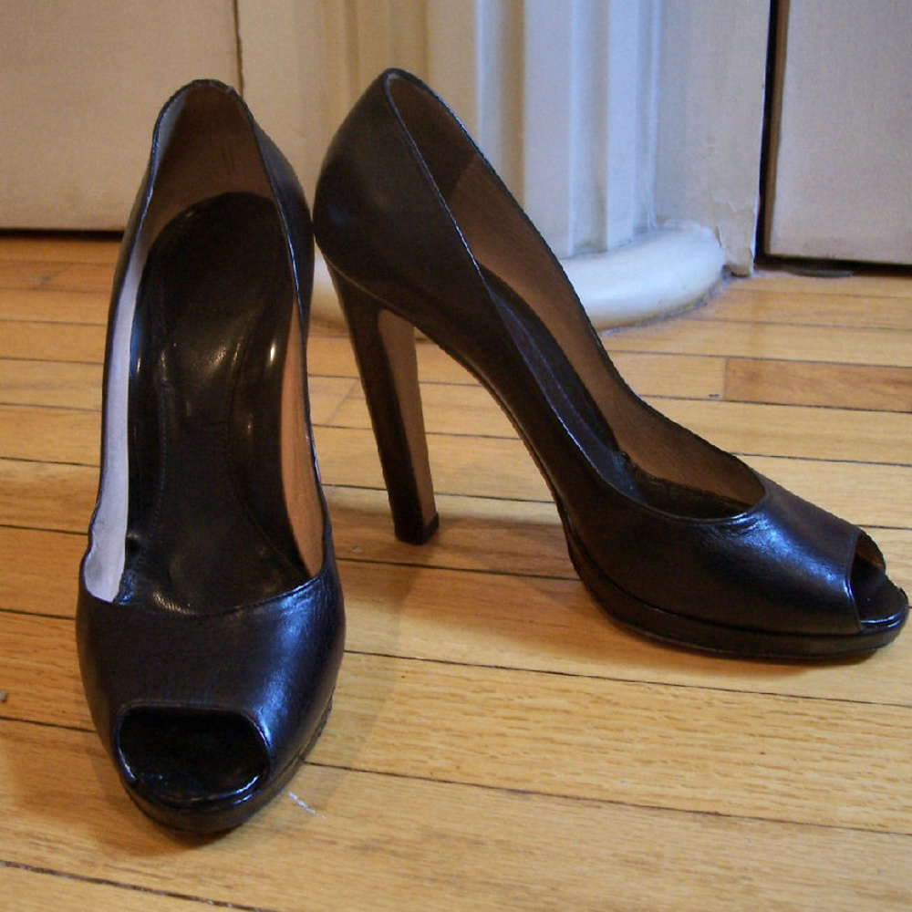 SERGIO ROSSI Black Leather Peep Toe Pumps Sz 38.5